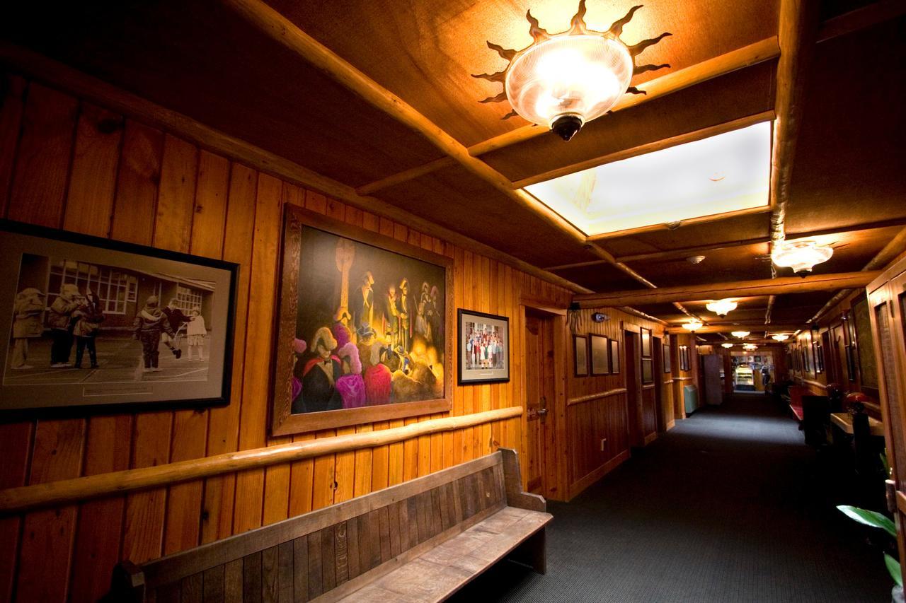 Mcmenamins Old St. Francis School Hotel Bend Bagian luar foto