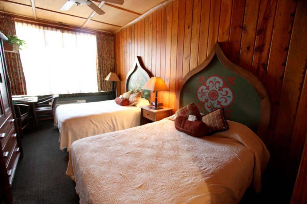 Mcmenamins Old St. Francis School Hotel Bend Bagian luar foto