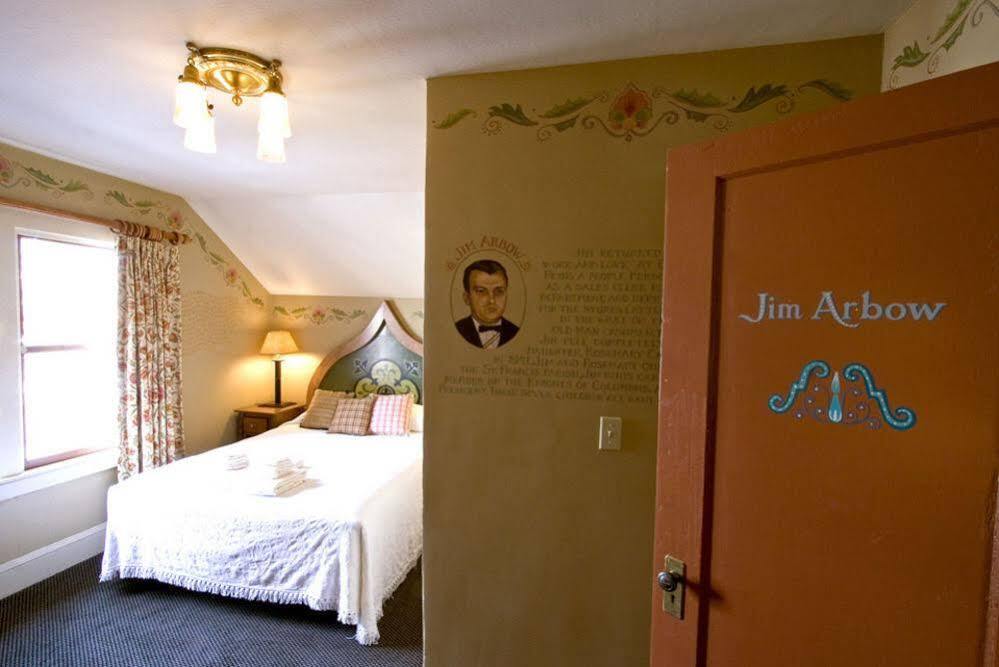 Mcmenamins Old St. Francis School Hotel Bend Bagian luar foto