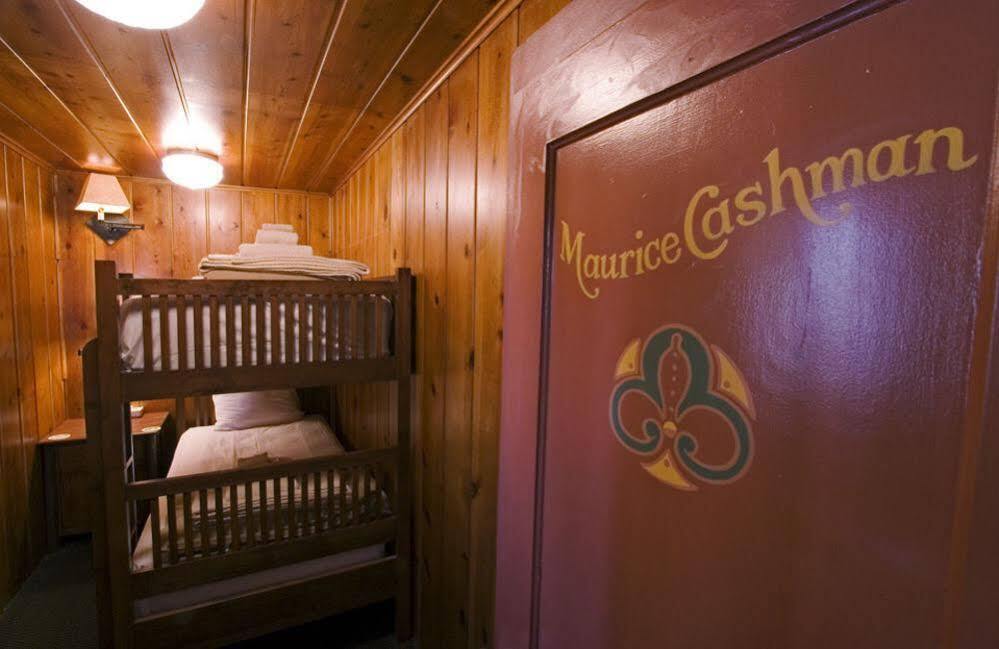 Mcmenamins Old St. Francis School Hotel Bend Bagian luar foto